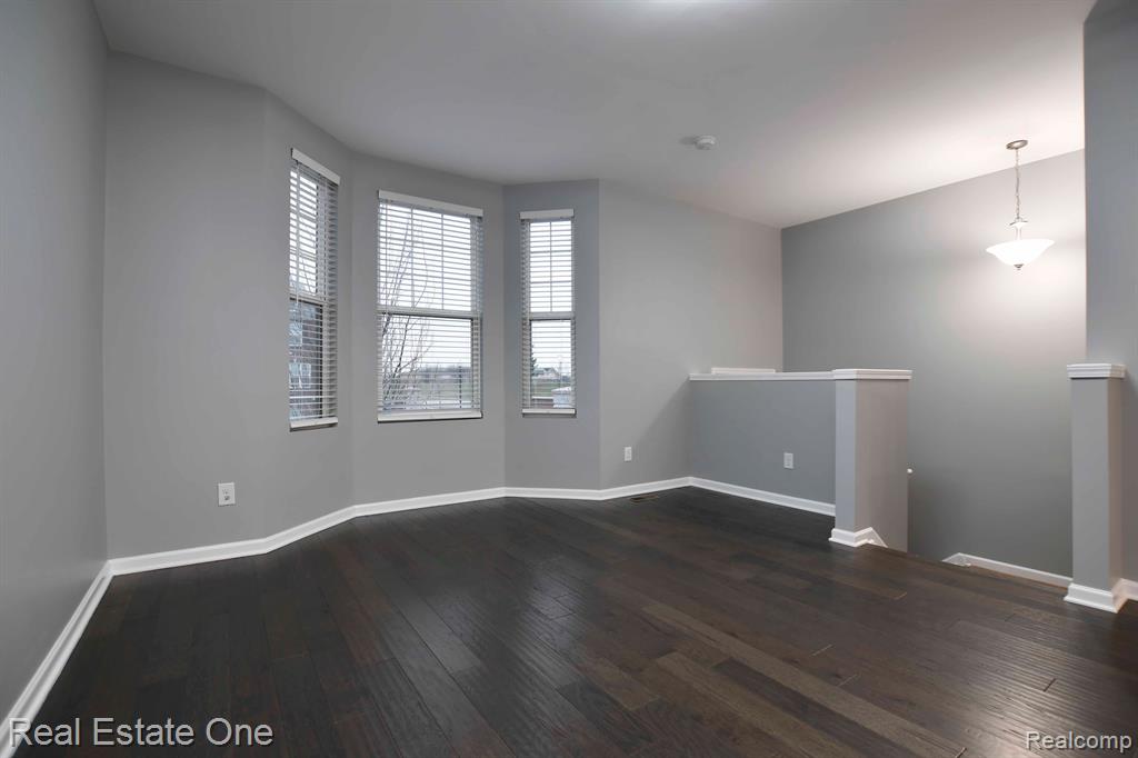 317 Glenhurst Boulevard Rochester, MI 48307 - Photo 3 of 28