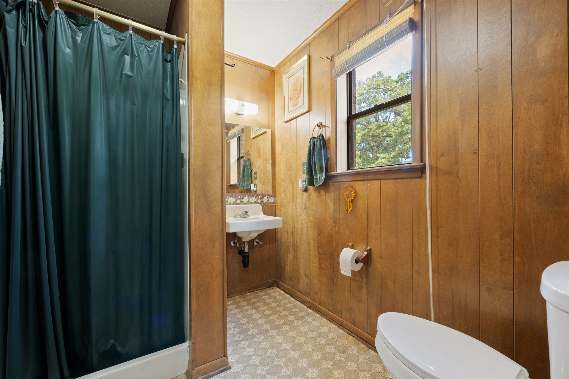 729 Centerhill Cemetery Road Crockett, TX 75835 - Photo 33 of 43 a bathroom with a sink a toilet a mirror and shower