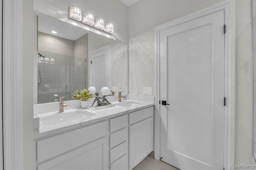 3166 Roma Wixom, MI 48393 - Photo 21 of 44 Gallery Image 21