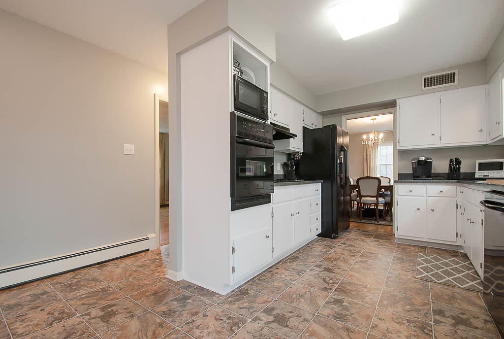 2502 Sharmar Road Roanoke, VA 24018 - Photo 8 of 34 DSC_0023