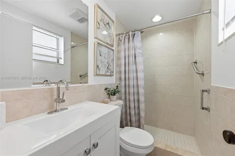 $575,000 | 3501 Northwest 17th Terrace, Oakland Park, FL 33309