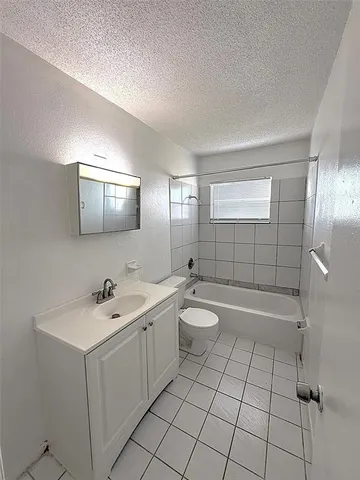$1,295 | 698 Michigan Court, Unit 4, St. Cloud, FL 34769