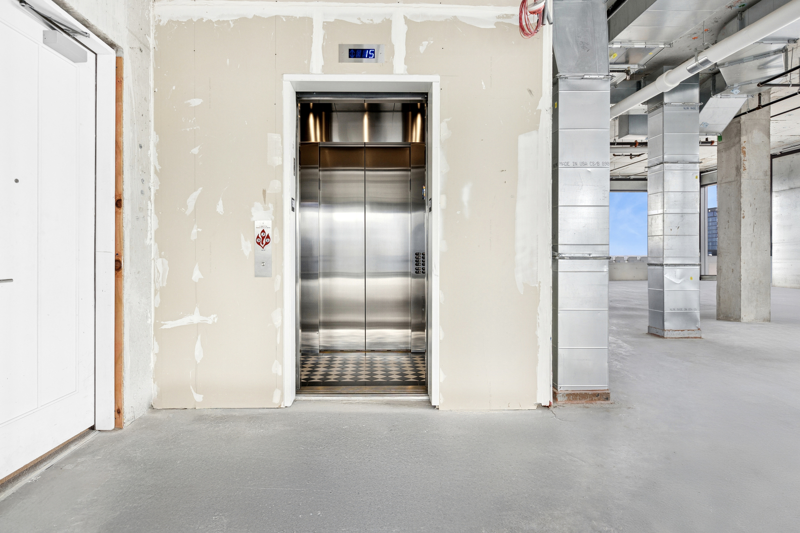 21 North May Street, Unit 1502 Chicago, IL 60607 - Photo 25 of 42 a view of empty room with large windows