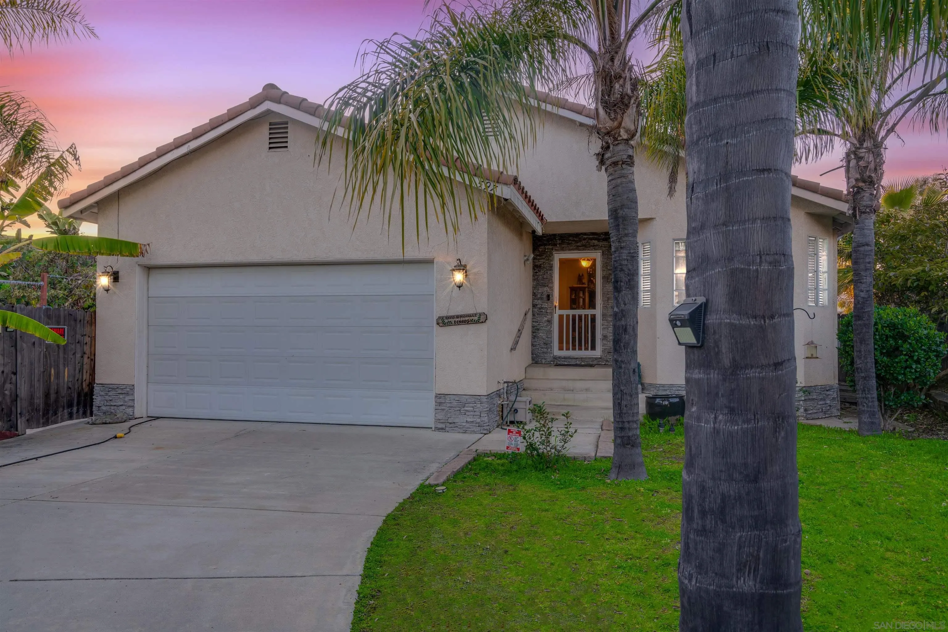 a front view of house with yard