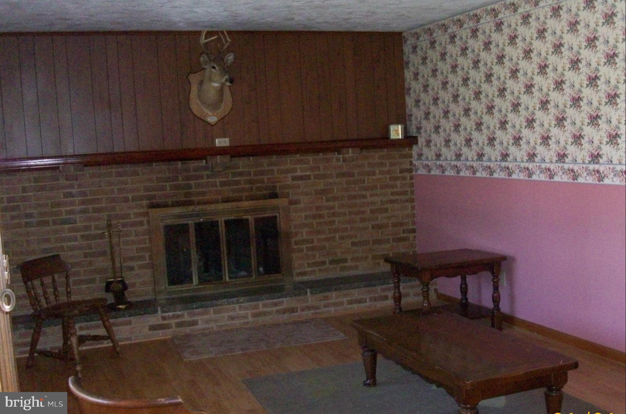 4149 McMullen Road Taneytown, MD 21787 - Photo 8 of 15 Living Room
