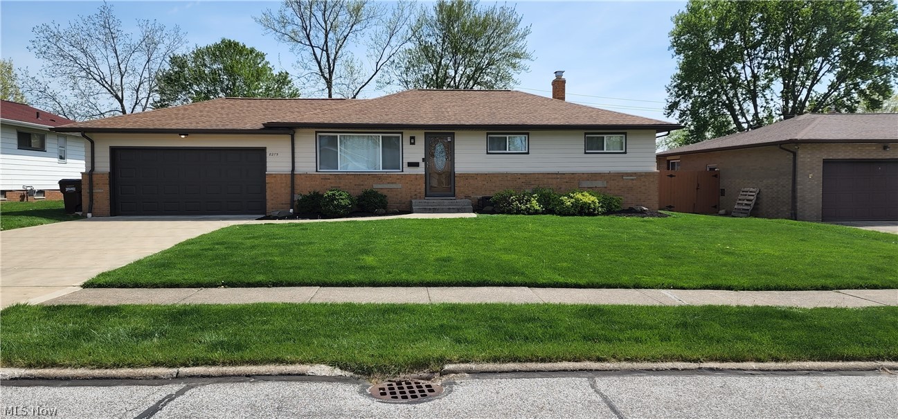 8275 Royal Ridge Drive Parma, OH 44129 - Photo 4 of 26