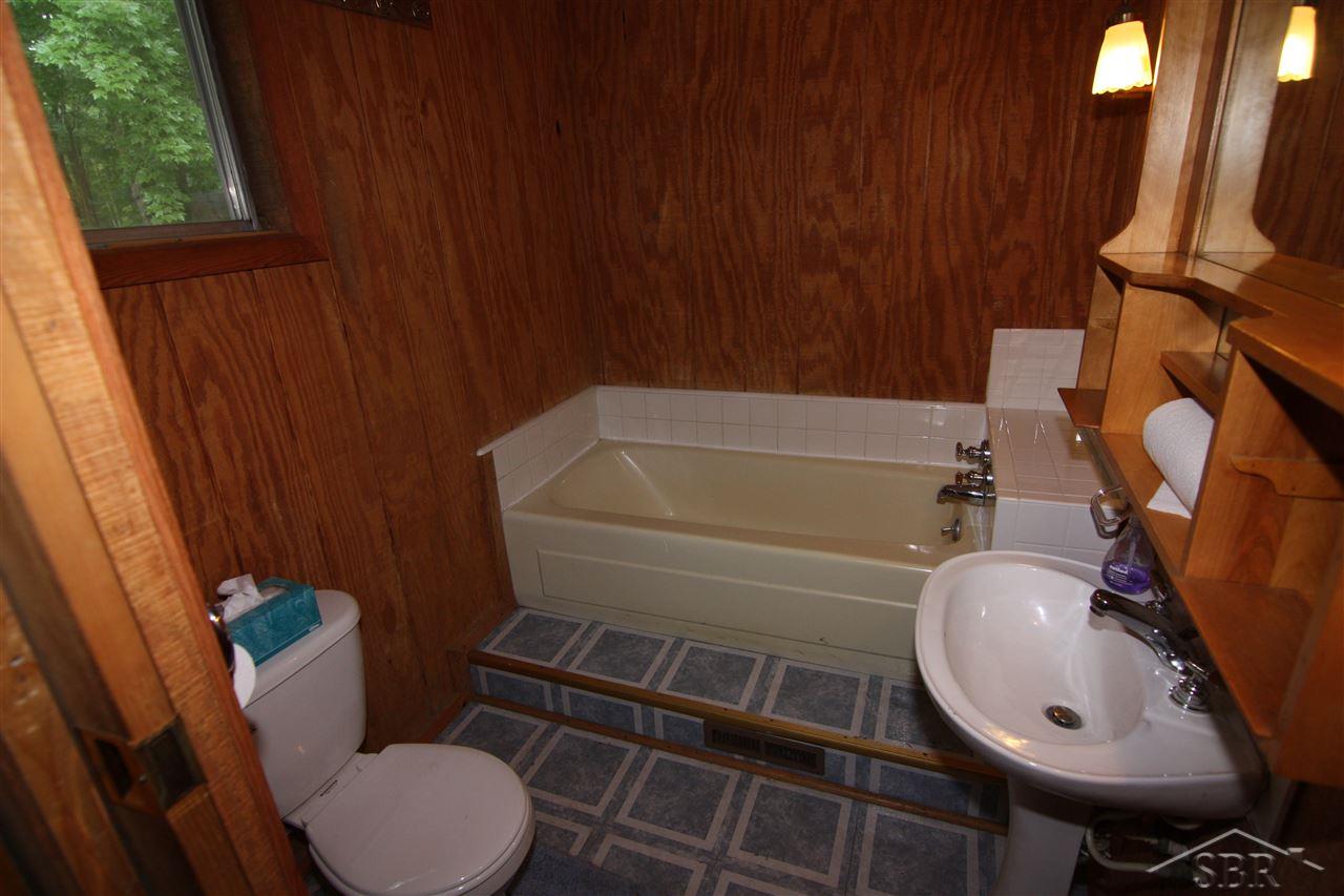 1972 East Moore Road Saginaw, MI 48601 - Photo 11 of 20 31352043-10.JPG