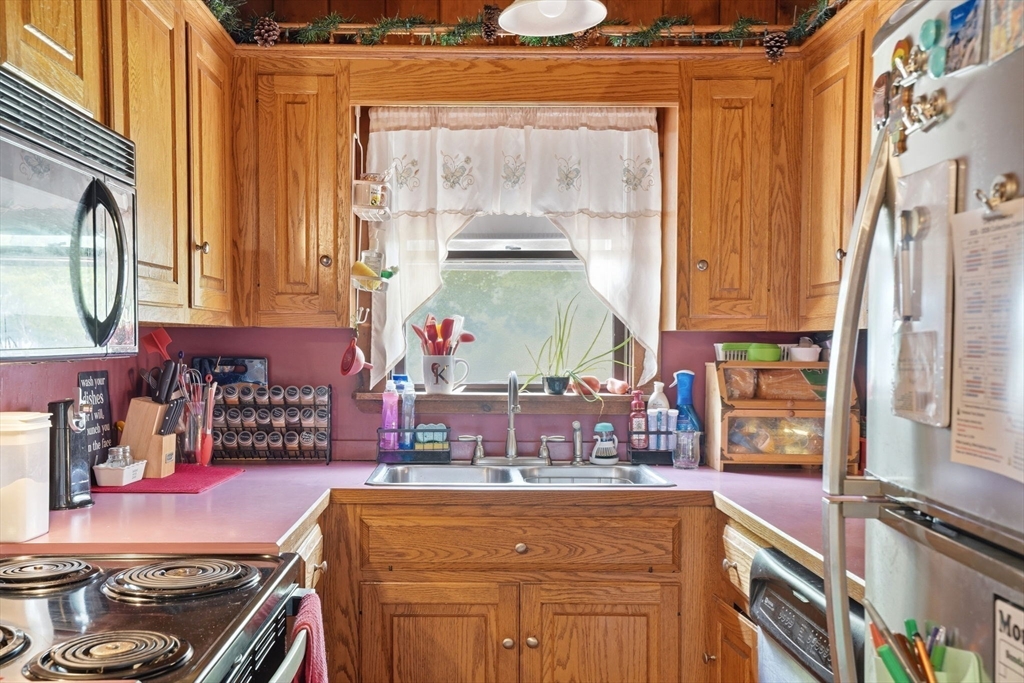 585 County Street Taunton, MA 02780 - Photo 7 of 41