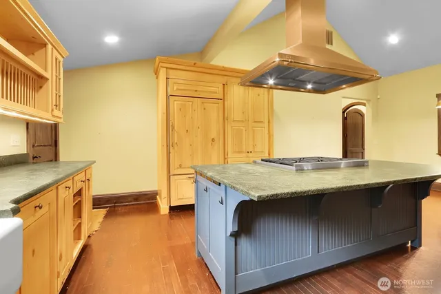 a view of an empty room with window