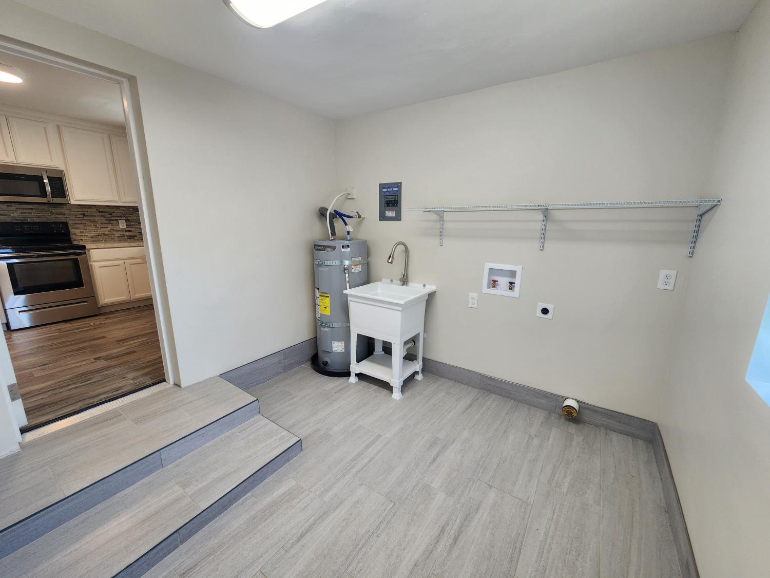 20383 Sutliff Road Escalon, CA 95320 - Photo 33 of 65 a room with a chair and white walls