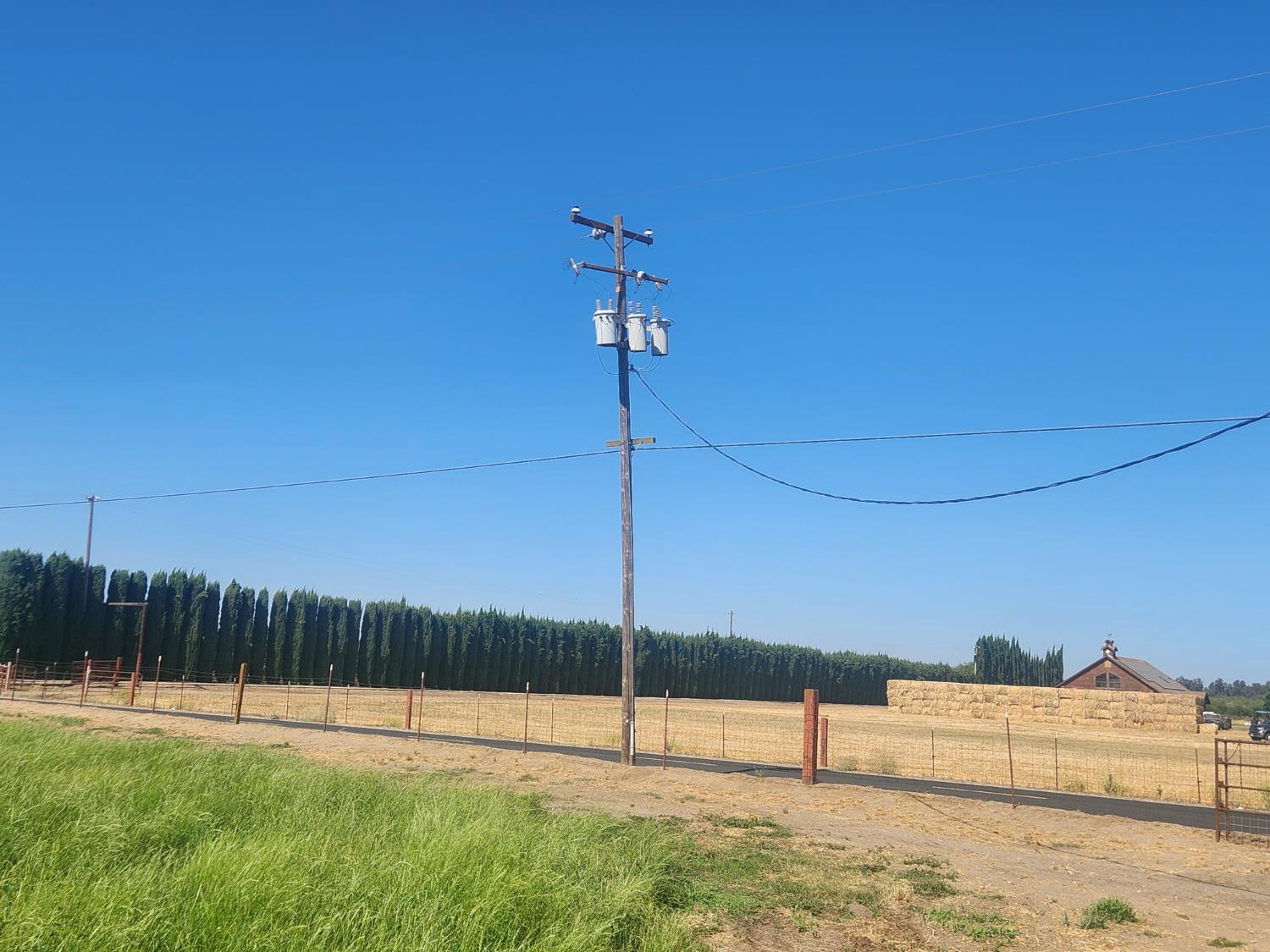 20383 Sutliff Road Escalon, CA 95320 - Photo 45 of 65 a view of a backyard