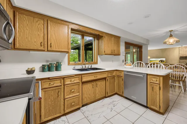 $3,300 | 3759 Greensboro Drive, Eagan, MN 55123