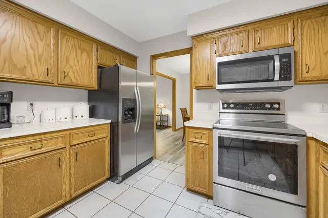 $3,300 | 3759 Greensboro Drive, Eagan, MN 55123