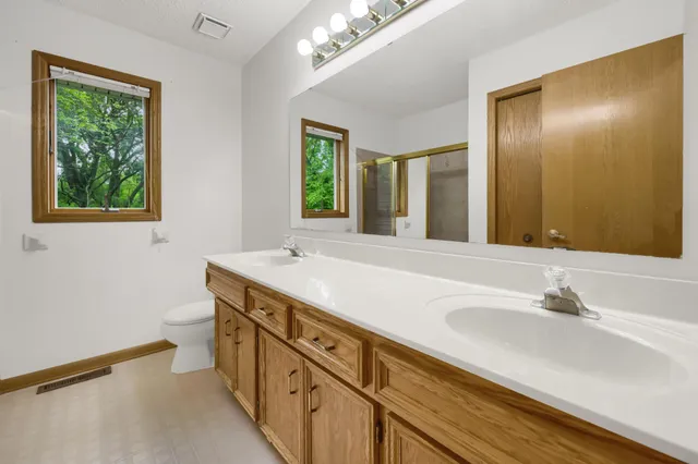 $3,250 | 3759 Greensboro Drive, Eagan, MN 55123