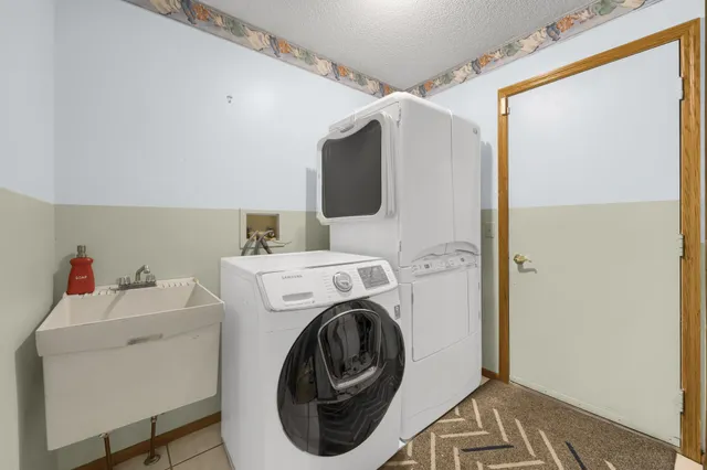 $3,250 | 3759 Greensboro Drive, Eagan, MN 55123