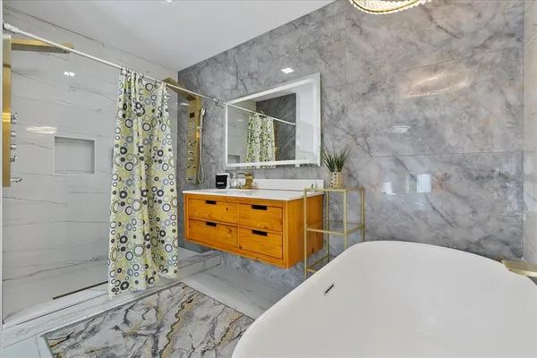 $525,000 | 1009 North Betty Lane, Clearwater, FL 33755