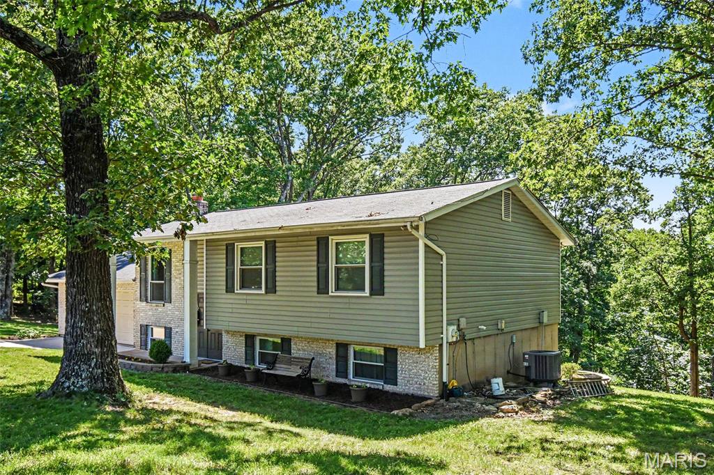2371 Crestview Drive High Ridge, MO 63049 - Photo 4 of 29