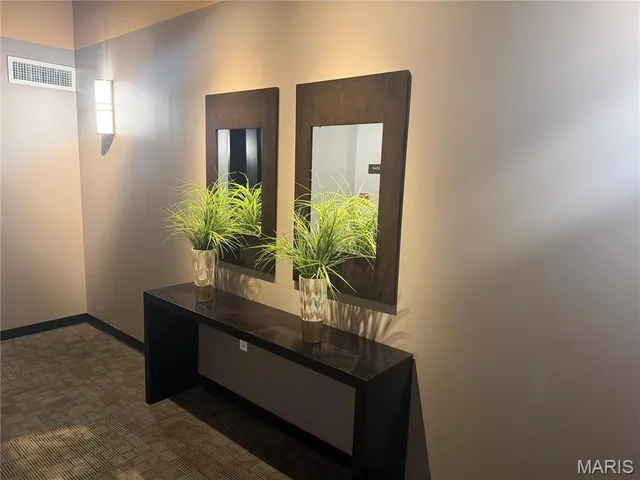 $1,300 | 1501 Locust Street, Unit 201, St. Louis, MO 63103