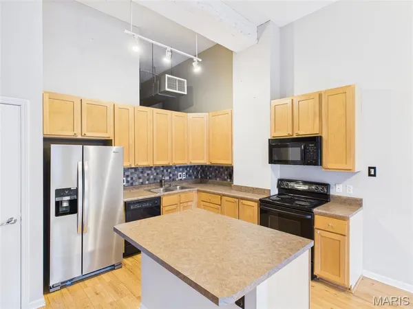 $1,200 | 1501 Locust Street, Unit 201, St. Louis, MO 63103
