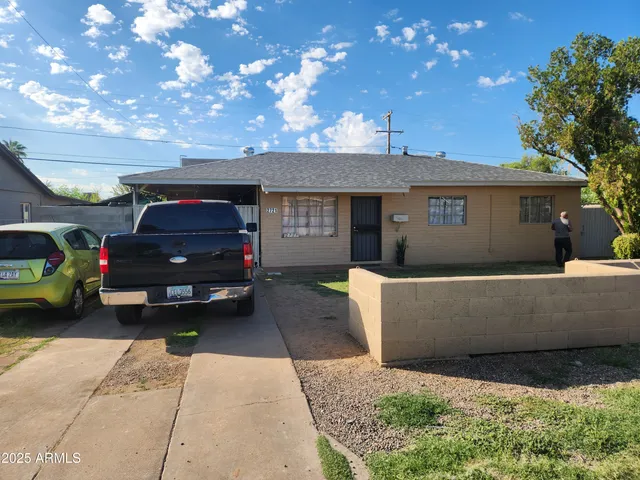 a view of a house with a back yard