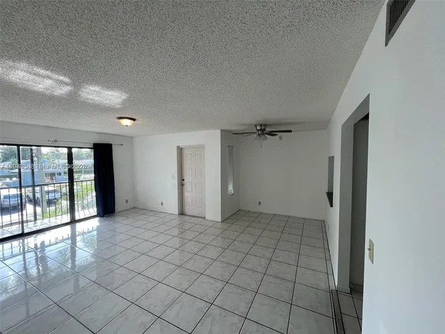 $1,900 | 1001 Green Pine Boulevard, Unit H2, West Palm Beach, FL 33409