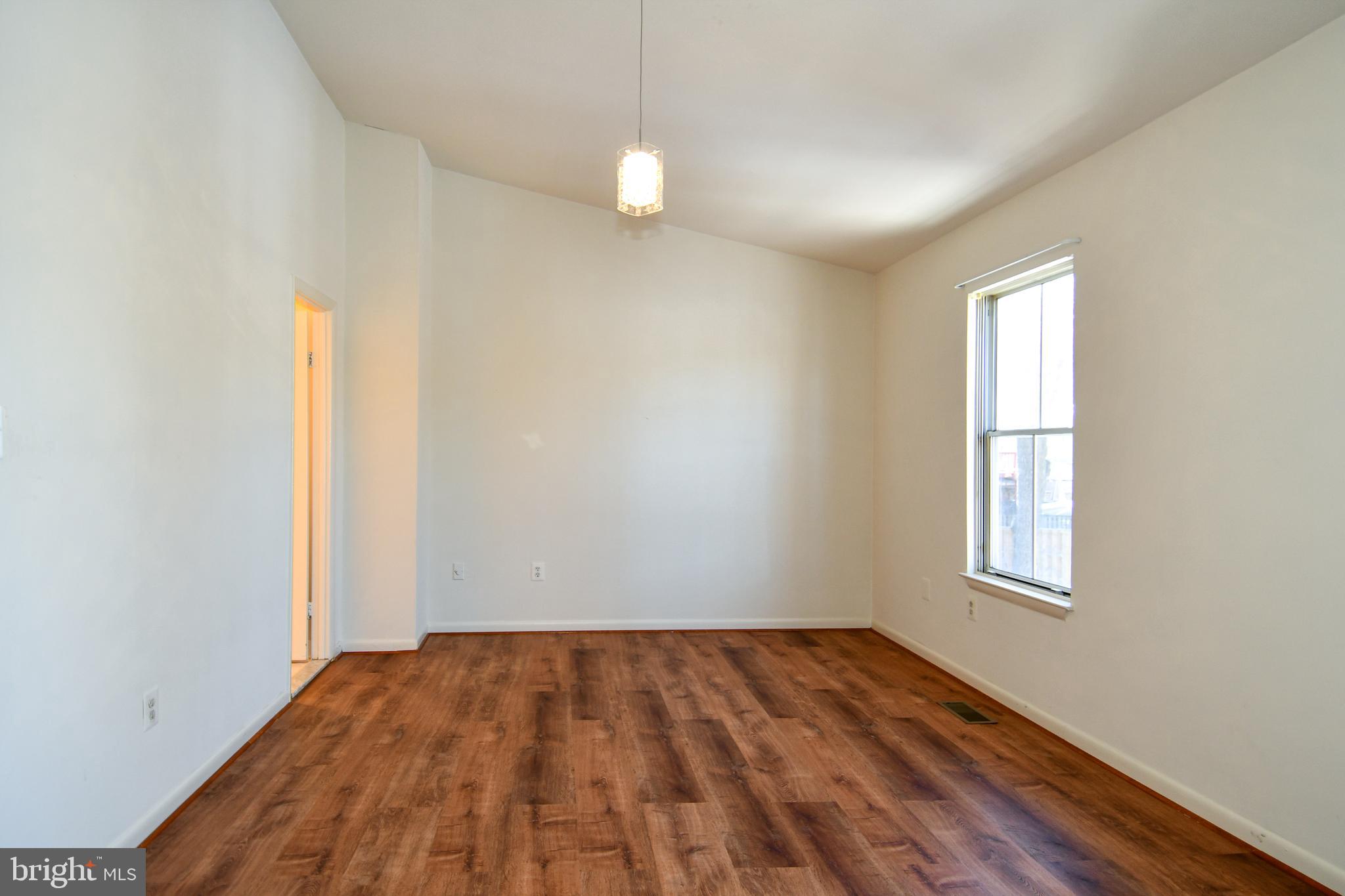4 Waterside Court Germantown, MD 20874 - Photo 13 of 31 Primary Bedroom with high ceilings