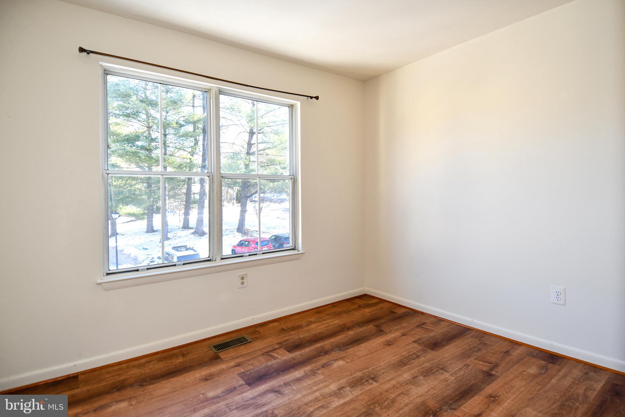 4 Waterside Court Germantown, MD 20874 - Photo 19 of 31 3rd bedroom