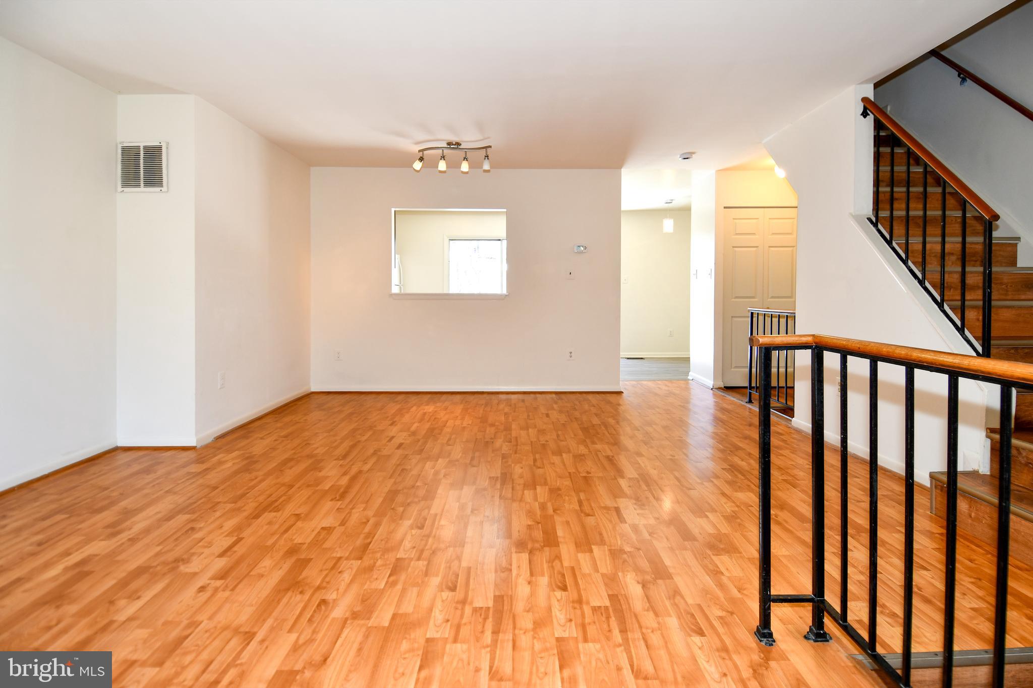 4 Waterside Court Germantown, MD 20874 - Photo 4 of 31 Living room / Dining Room