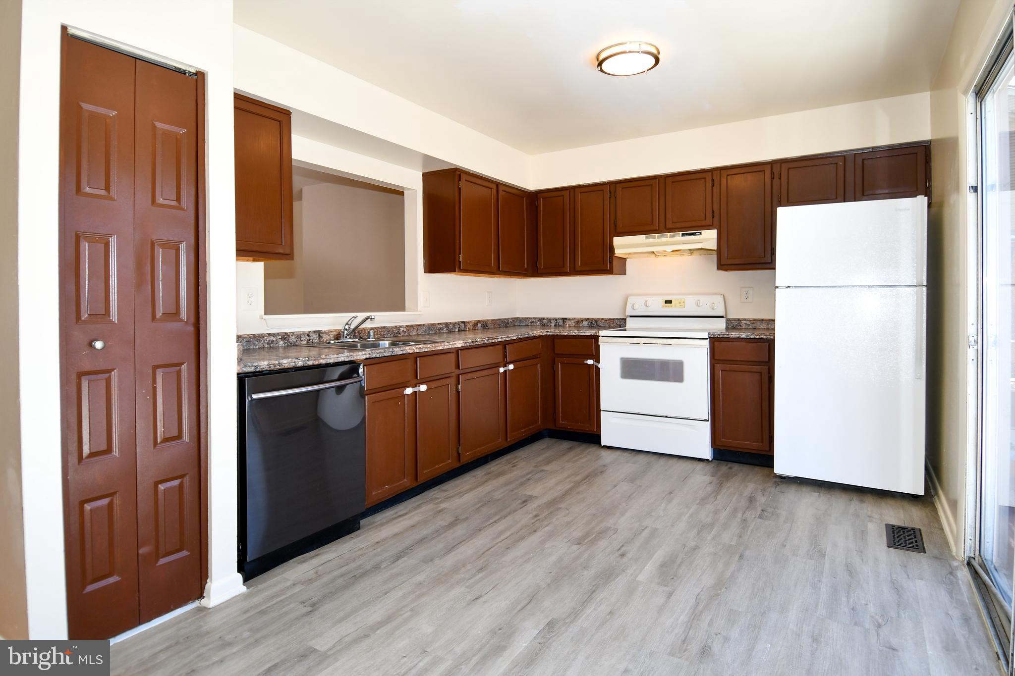 4 Waterside Court Germantown, MD 20874 - Photo 5 of 31 Kitchen