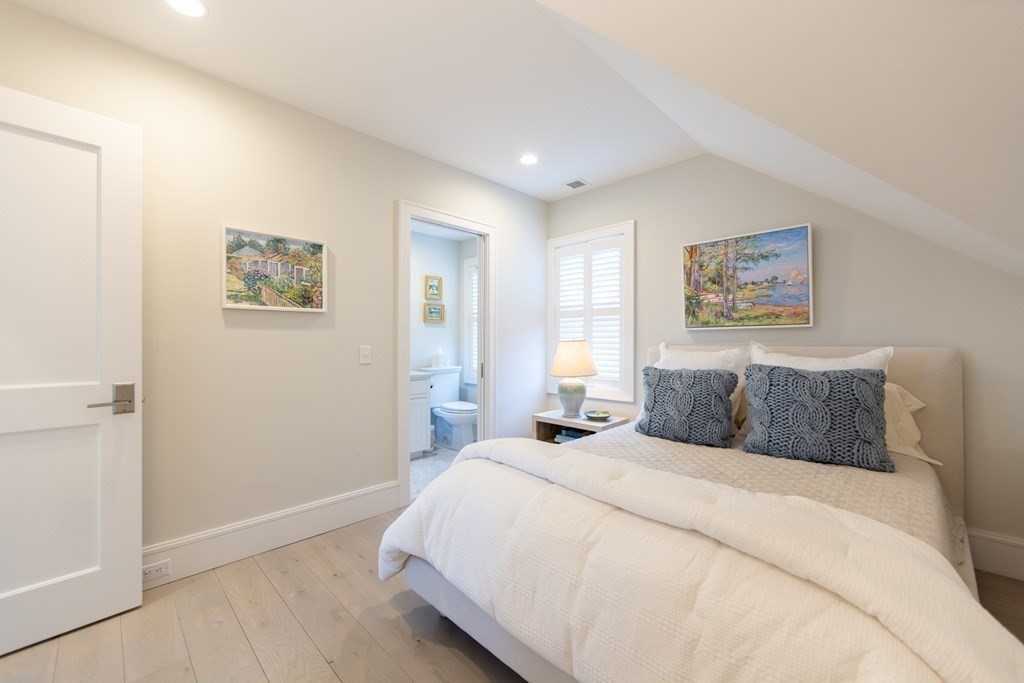 12 East Lincoln Avenue Nantucket, MA 02554 - Photo 14 of 27