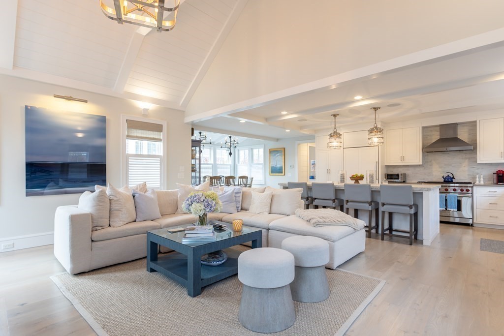 12 East Lincoln Avenue Nantucket, MA 02554 - Photo 2 of 27