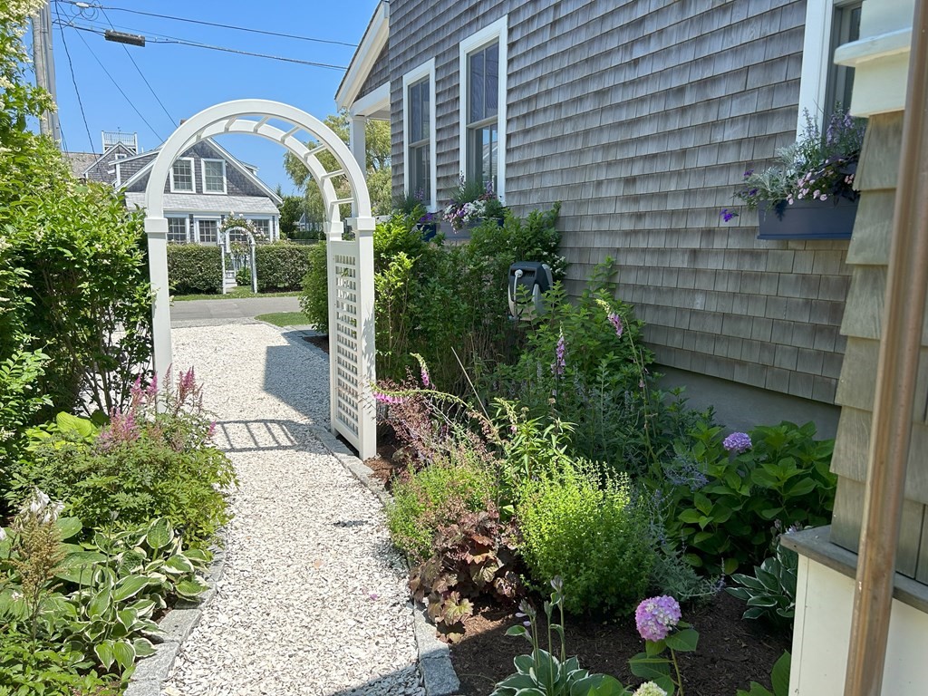 12 East Lincoln Avenue Nantucket, MA 02554 - Photo 26 of 27