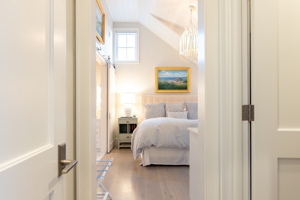 12 East Lincoln Avenue Nantucket, MA 02554 - Photo 7 of 27