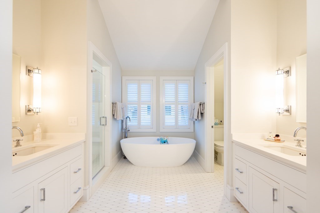 12 East Lincoln Avenue Nantucket, MA 02554 - Photo 8 of 27