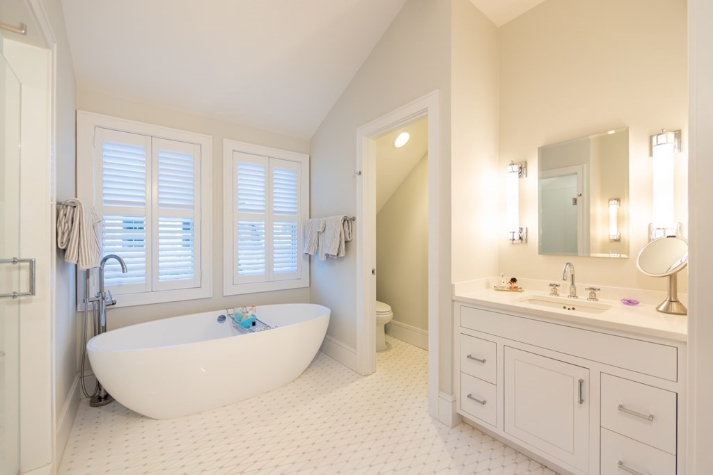 12 East Lincoln Avenue Nantucket, MA 02554 - Photo 10 of 27