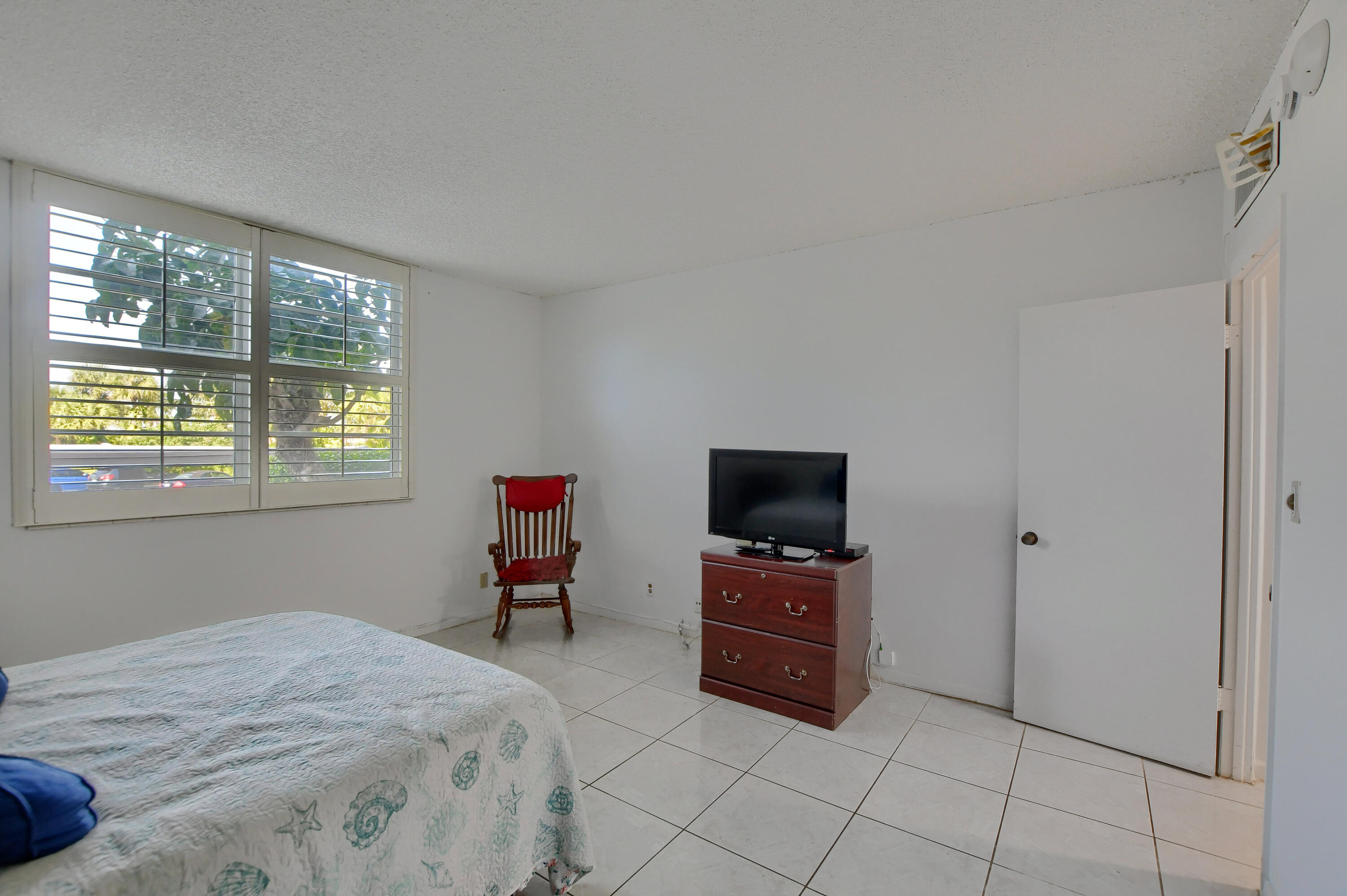 2851 South Ocean Boulevard, Unit 1B Boca Raton, FL 33432 - Photo 17 of 51 16_ebf_3870-hdr(5)