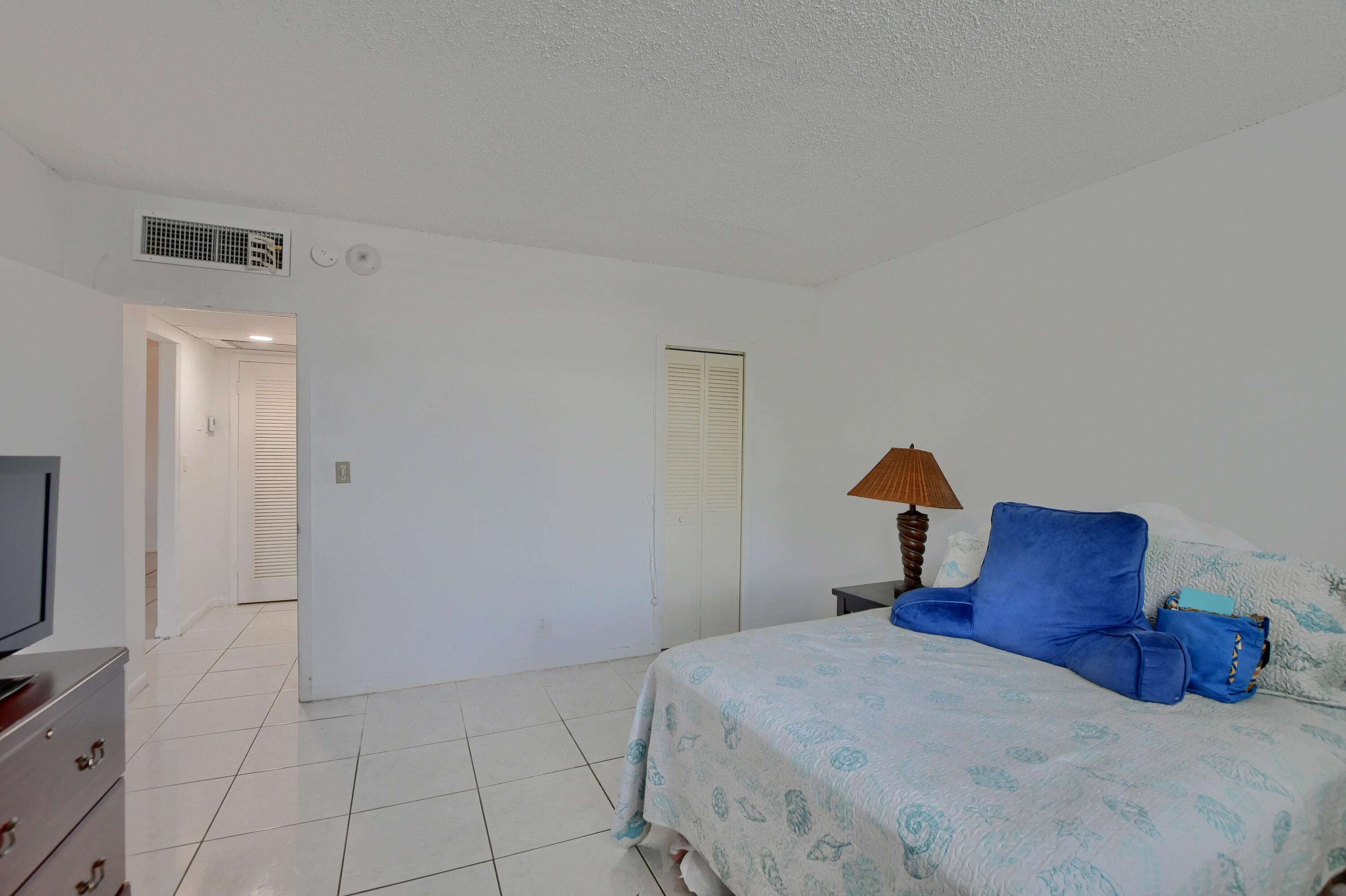 2851 South Ocean Boulevard, Unit 1B Boca Raton, FL 33432 - Photo 18 of 51 17_ebf_3875-hdr(5)