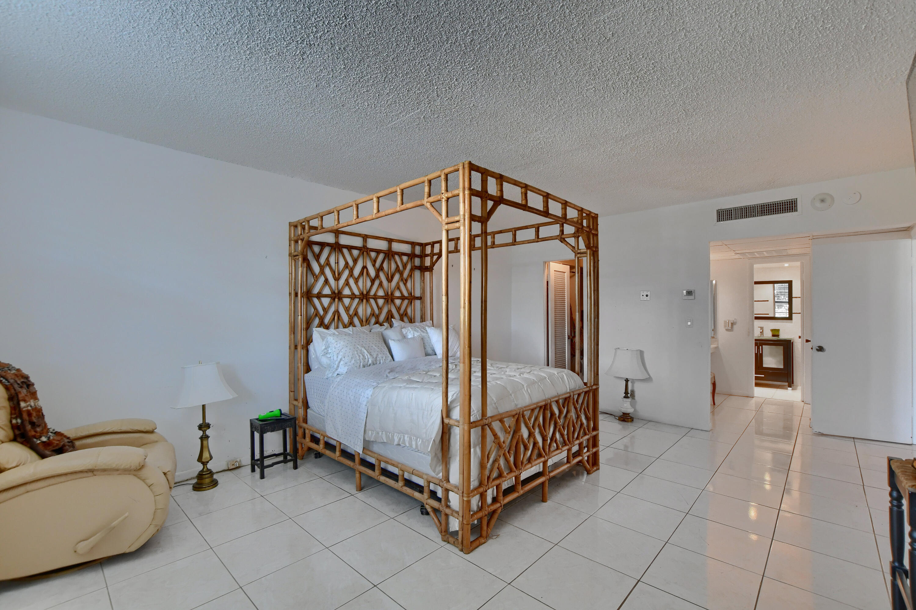 2851 South Ocean Boulevard, Unit 1B Boca Raton, FL 33432 - Photo 24 of 51 23_ebf_3905-hdr(5)