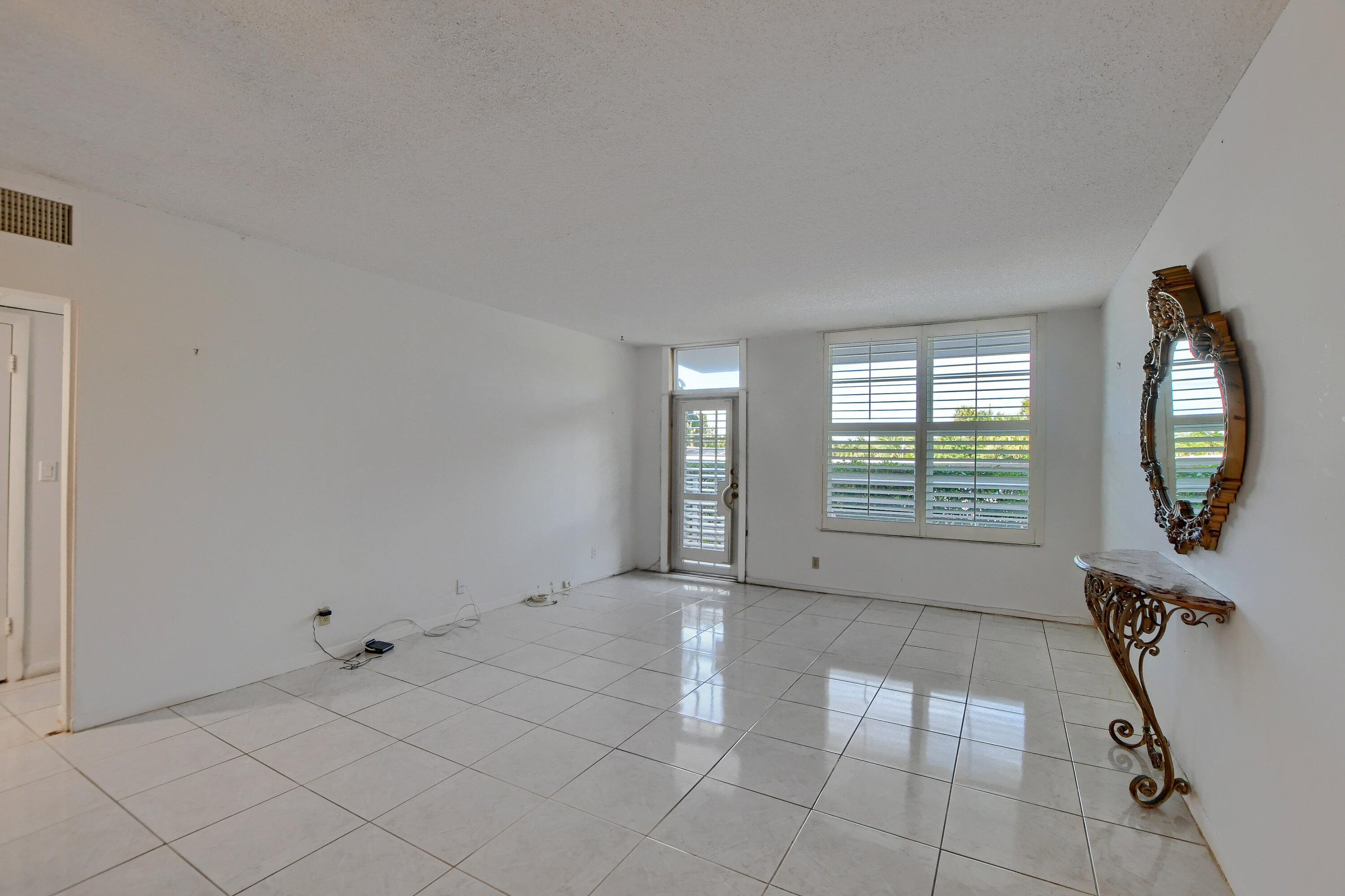 2851 South Ocean Boulevard, Unit 1B Boca Raton, FL 33432 - Photo 8 of 51 07_ebf_3825-hdr(5)