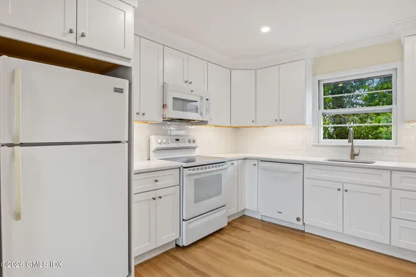 $3,500 | 17 Artic Street, Unit 2, Greenwich, CT 06830