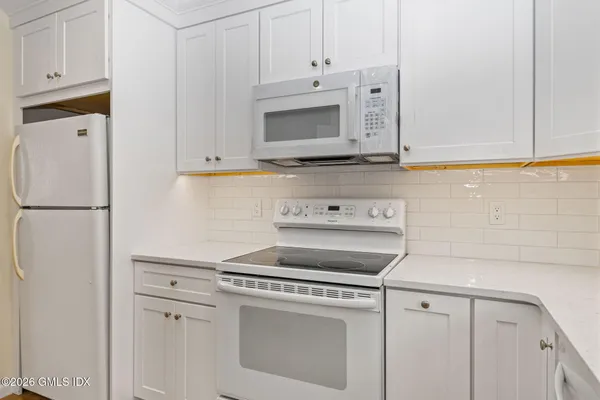 $3,500 | 17 Artic Street, Unit 2, Greenwich, CT 06830