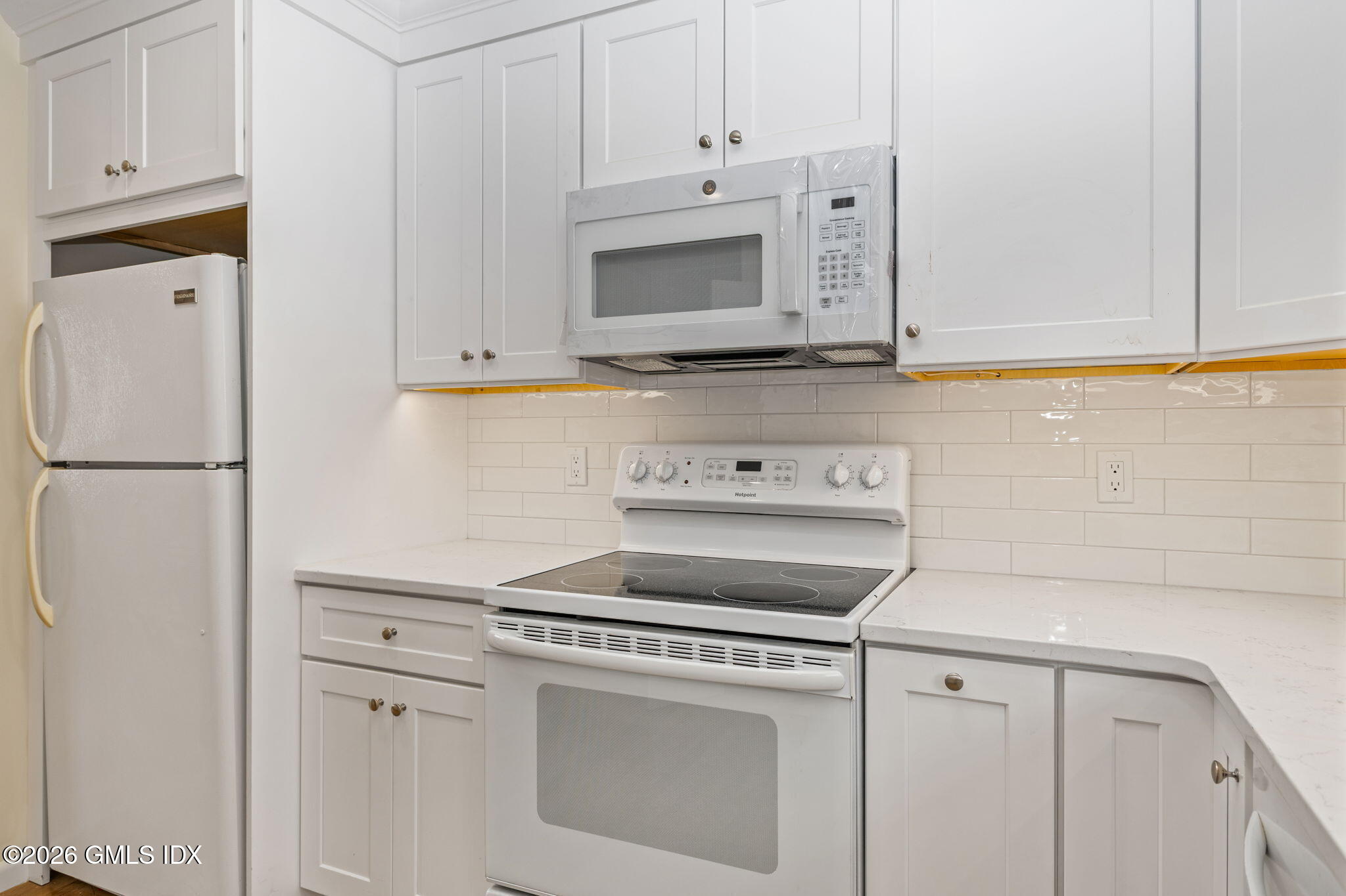 17 Artic Street, Unit 2 Greenwich, CT 06830 - Photo 5 of 16 7-web-or-mls-17-artic-st-unit-1