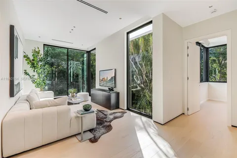 $11,895,000 | 3860 Little Avenue, Miami, FL 33133