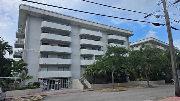$260 | 110 South Shore Drive, Unit 4E, Miami Beach, FL 33141