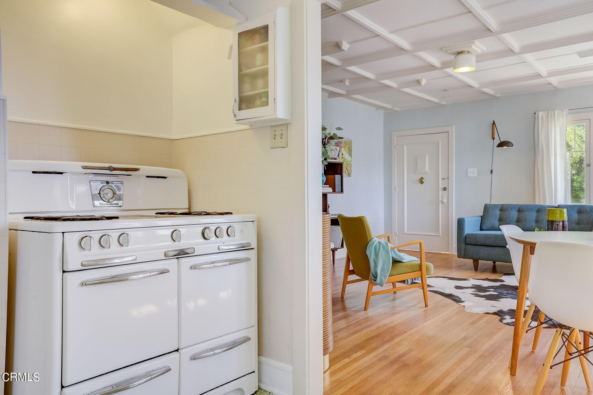 6201 Oak Crest Way Los Angeles, CA 90042 - Photo 15 of 37 a view of kitchen with furniture and wooden floor