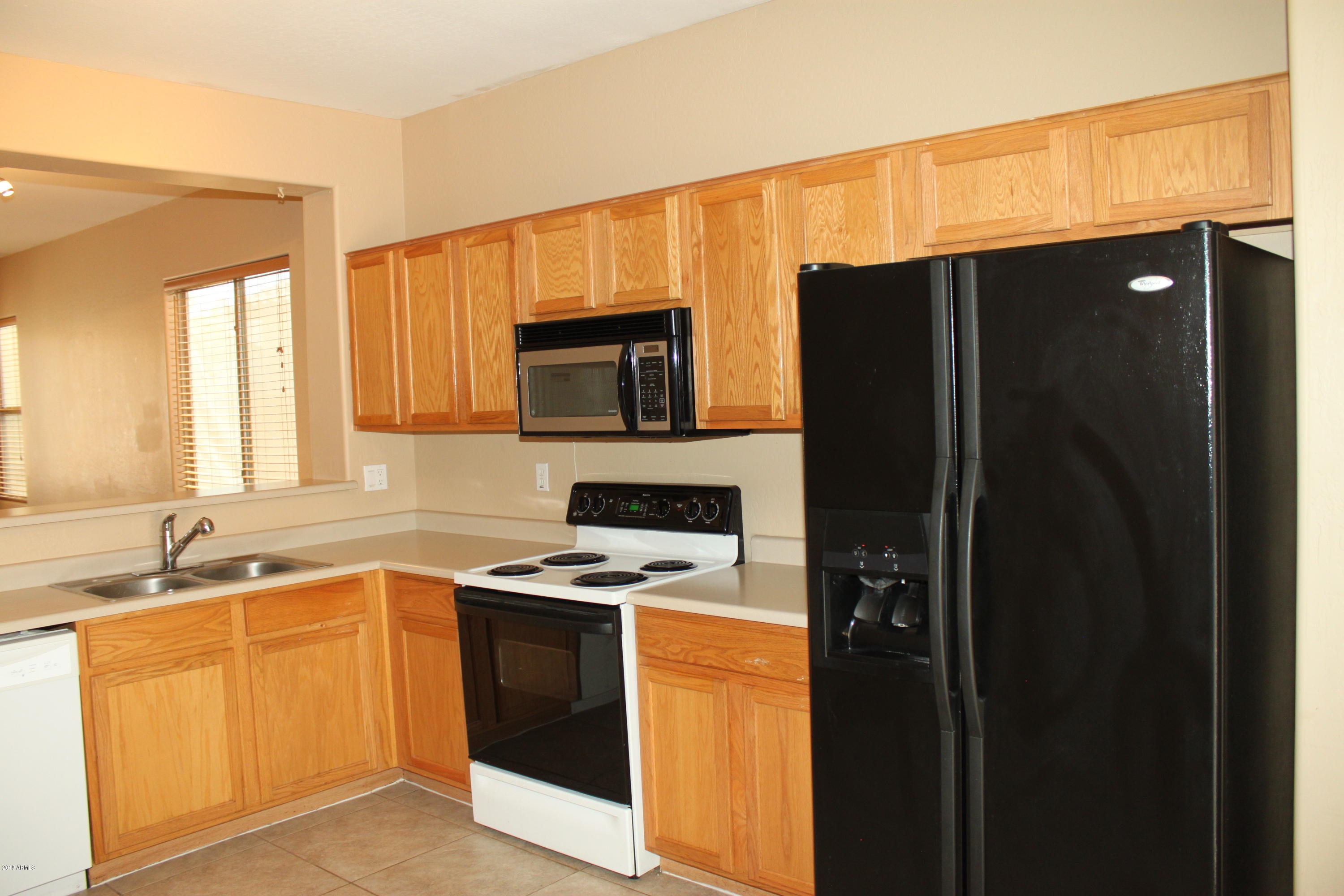 2340 West Alta Vista Road Phoenix, AZ 85041 - Photo 5 of 28 IMG_0213