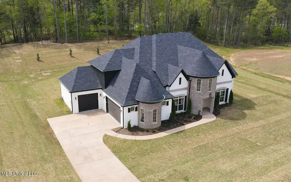 $551,000 | 206 Poplar Lane, Holly Springs, MS 38635
