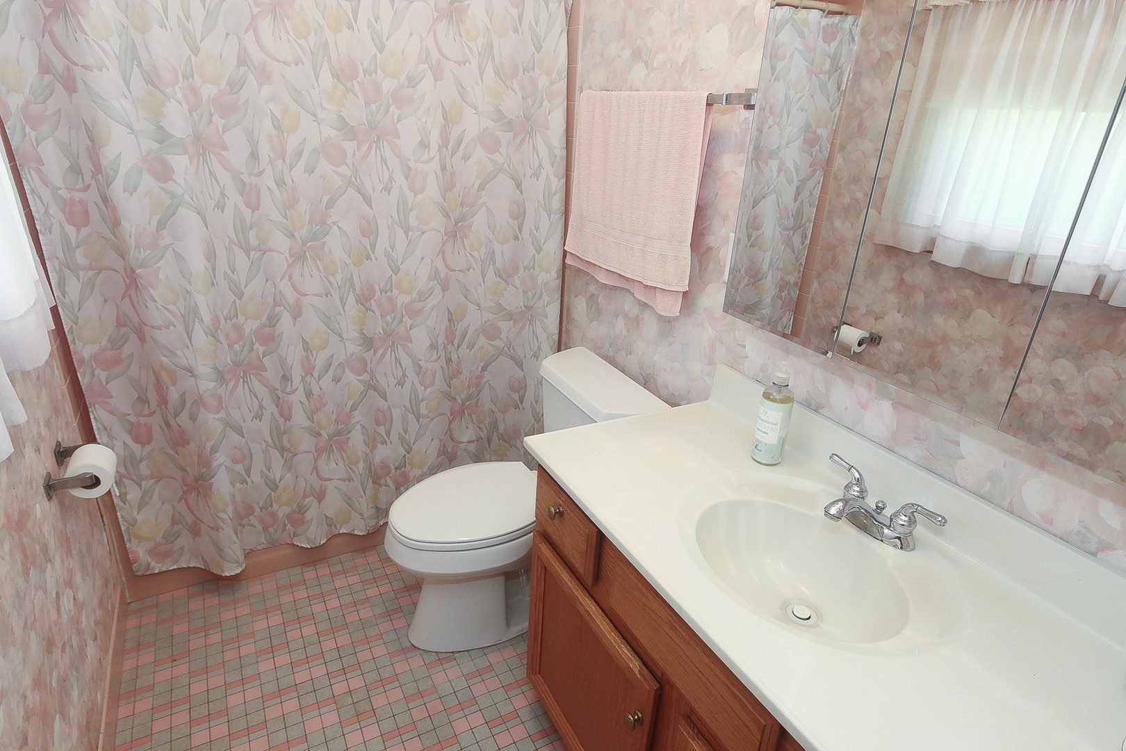 300 South We Go Trail Mount Prospect, IL 60056 - Photo 12 of 27 a bathroom with a sink toilet and shower