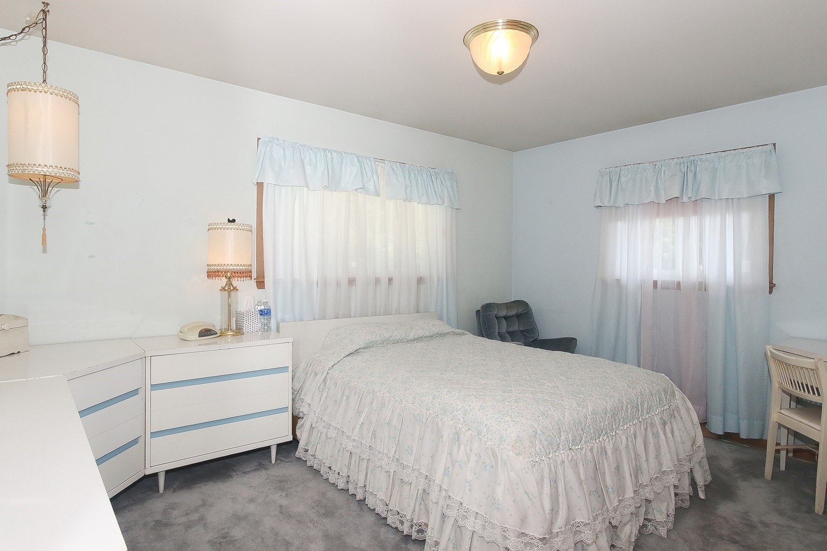 300 South We Go Trail Mount Prospect, IL 60056 - Photo 14 of 27 a bedroom with a bed and a chandelier
