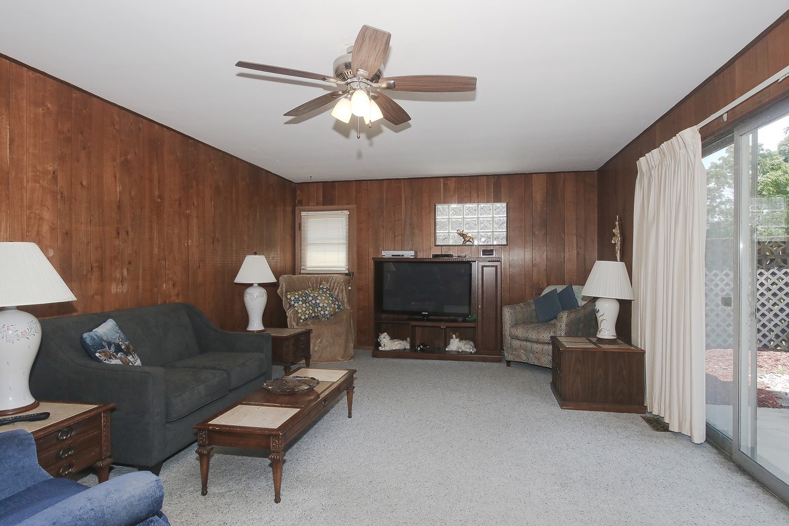 300 South We Go Trail Mount Prospect, IL 60056 - Photo 19 of 27 a living room with furniture and a flat screen tv